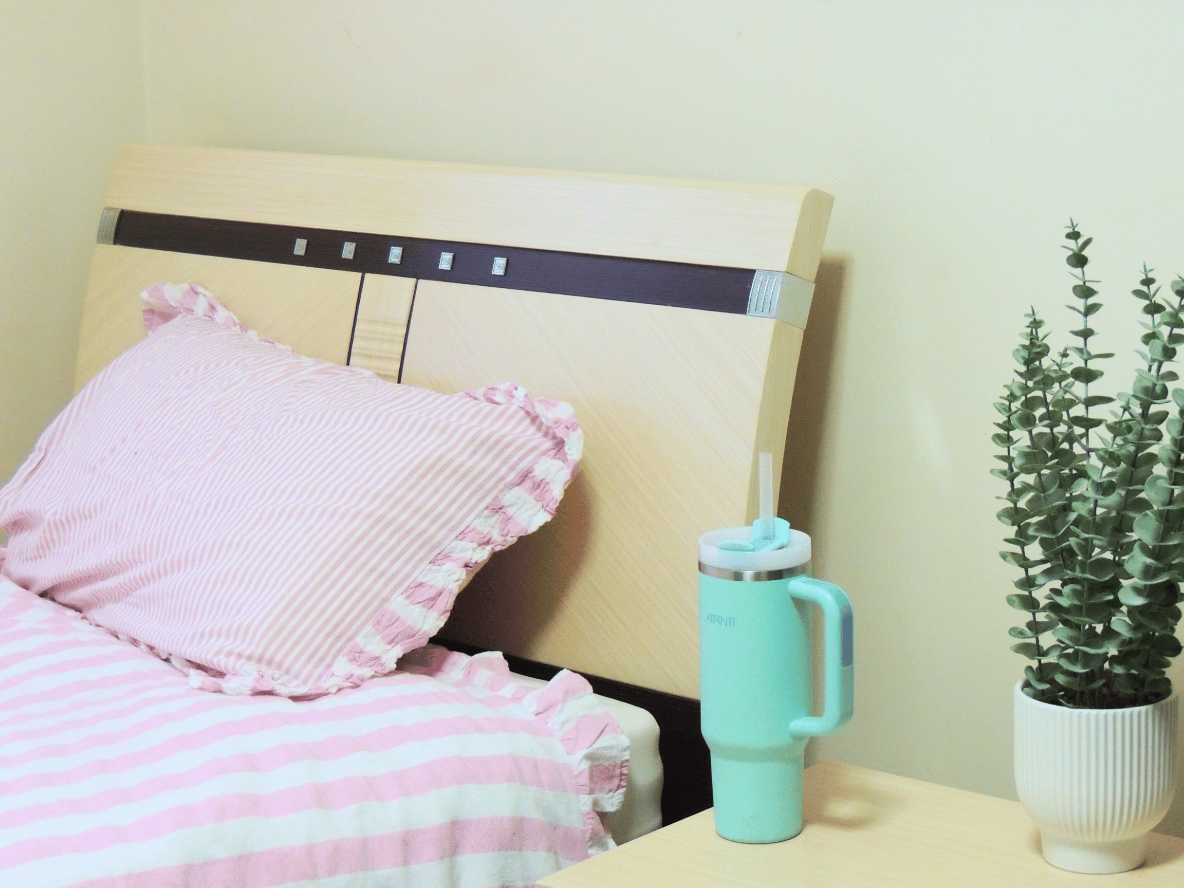 oconnell residence student accommodation bedroom (1)