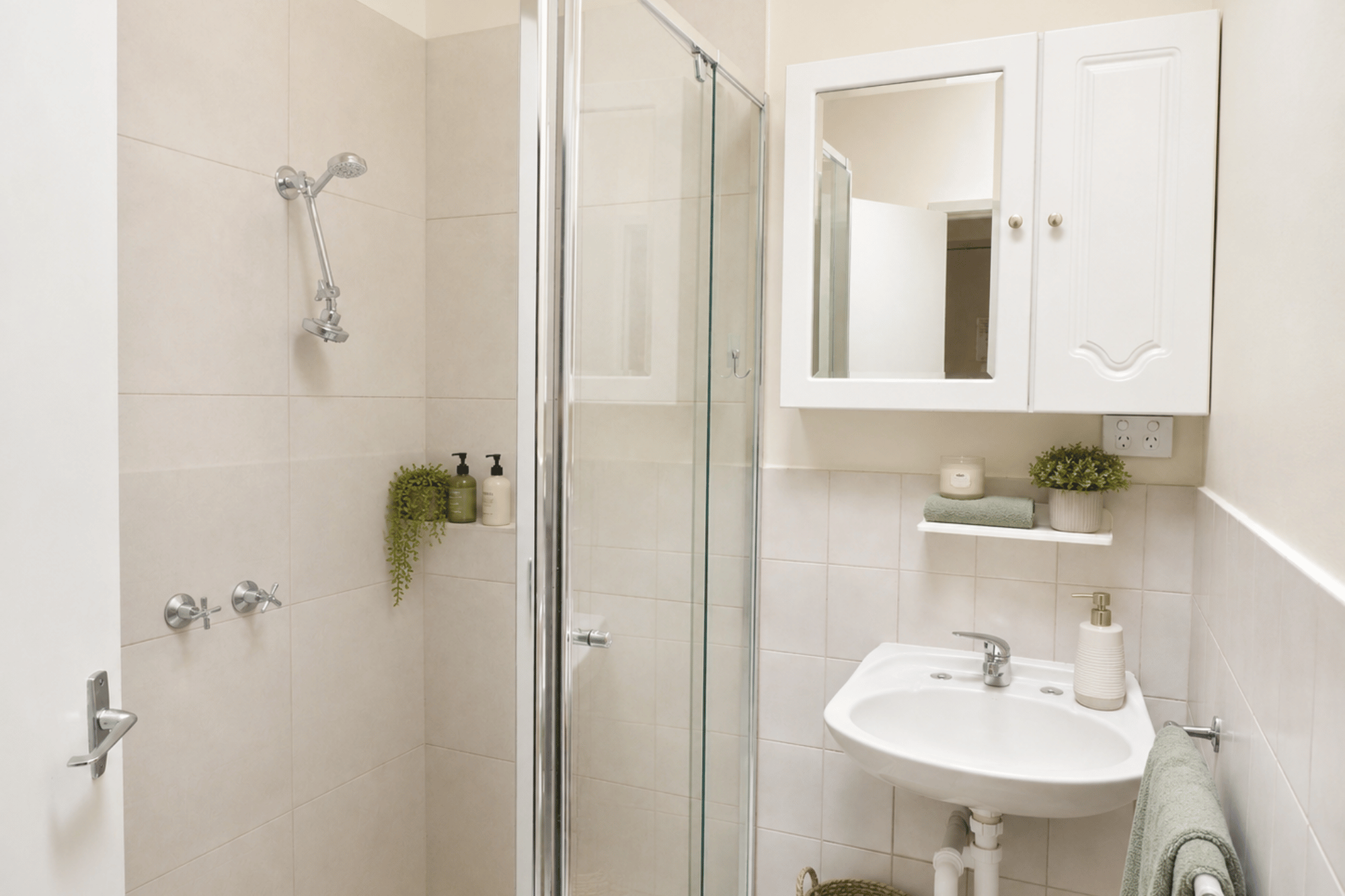 riversdale residence standard ensuite room for student accommodation in melbourne